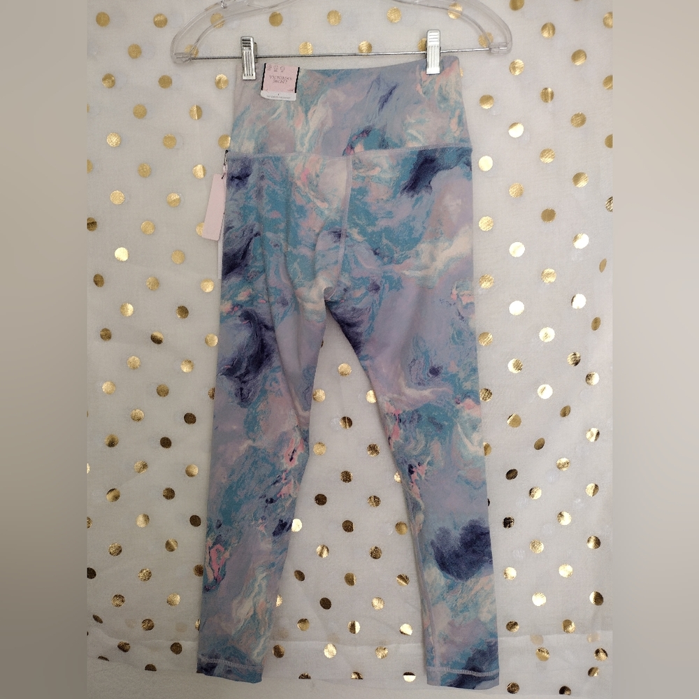 Live on point, Victoria secret leggings .